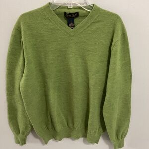 Women’s Garret Scott 100% Fine Merino Wool V-neck Spring Green Sweater, Large